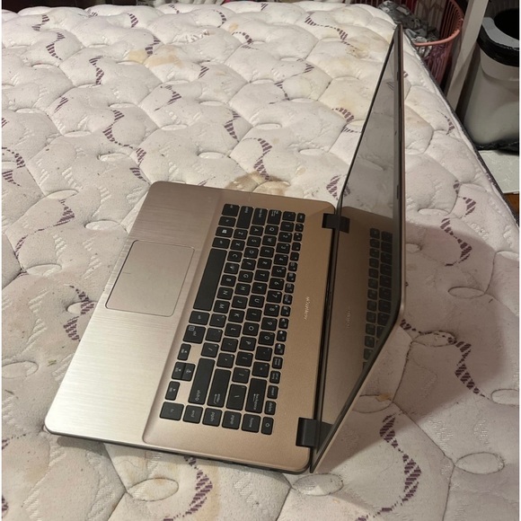 2020 ASUS Vivobook Notebook Laptop - Picture 4 of 7